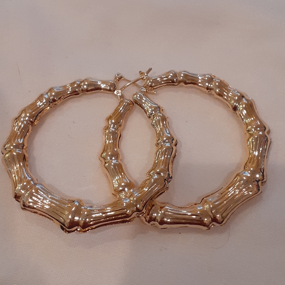 Beautiful large gold tone hoops NWOT